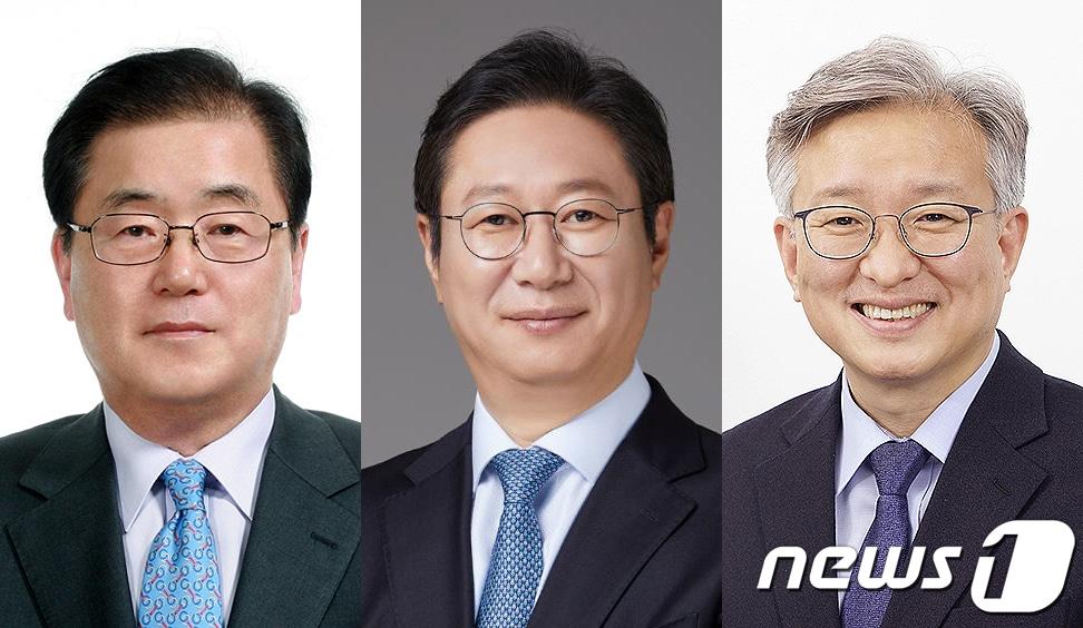 본문 이미지 - 문재인 대통령은 20일 외교부·문화체육관광부·중소벤처기업부 등 3개 부처에 대한 개각을 단행했다. 왼쪽부터 외교부 장관 후보자에 내정된 정의용 대통령 외교안보특별보좌관, 문체부 장관 후보자에 내정된 황희 국회의원, 중기부 장관 후보자에 내정된 권칠승 국회의원. (청와대 제공) 2021.1.20/뉴스1