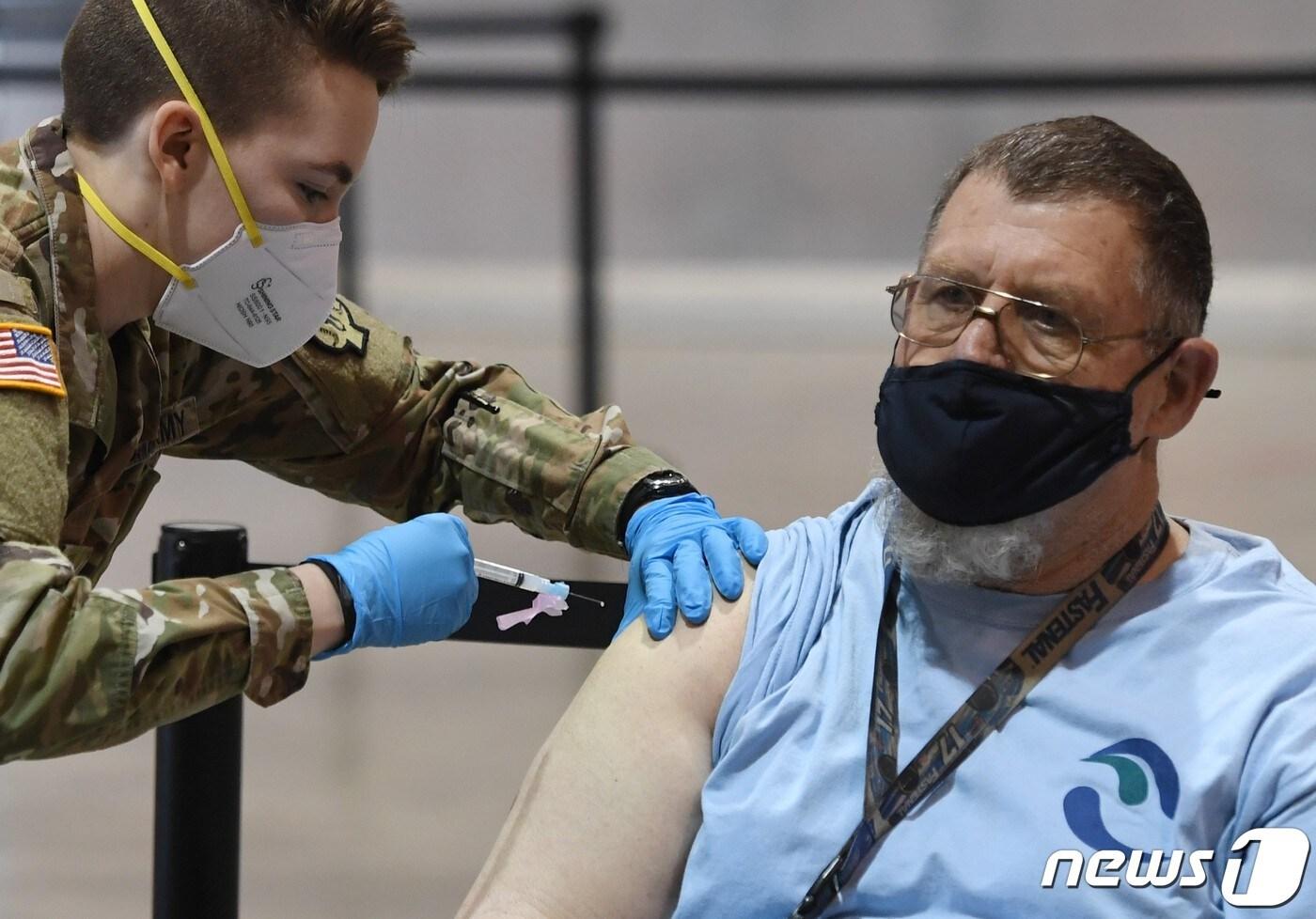 미국 네바다주에서 코로나19 백신 접종이 이뤄지고 있다.  ⓒ AFP=뉴스1