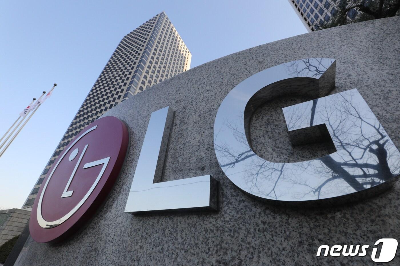 스마트폰 철수 가능성에 LG전자 10% 급등…또 사상 최고(종합) - 뉴스1