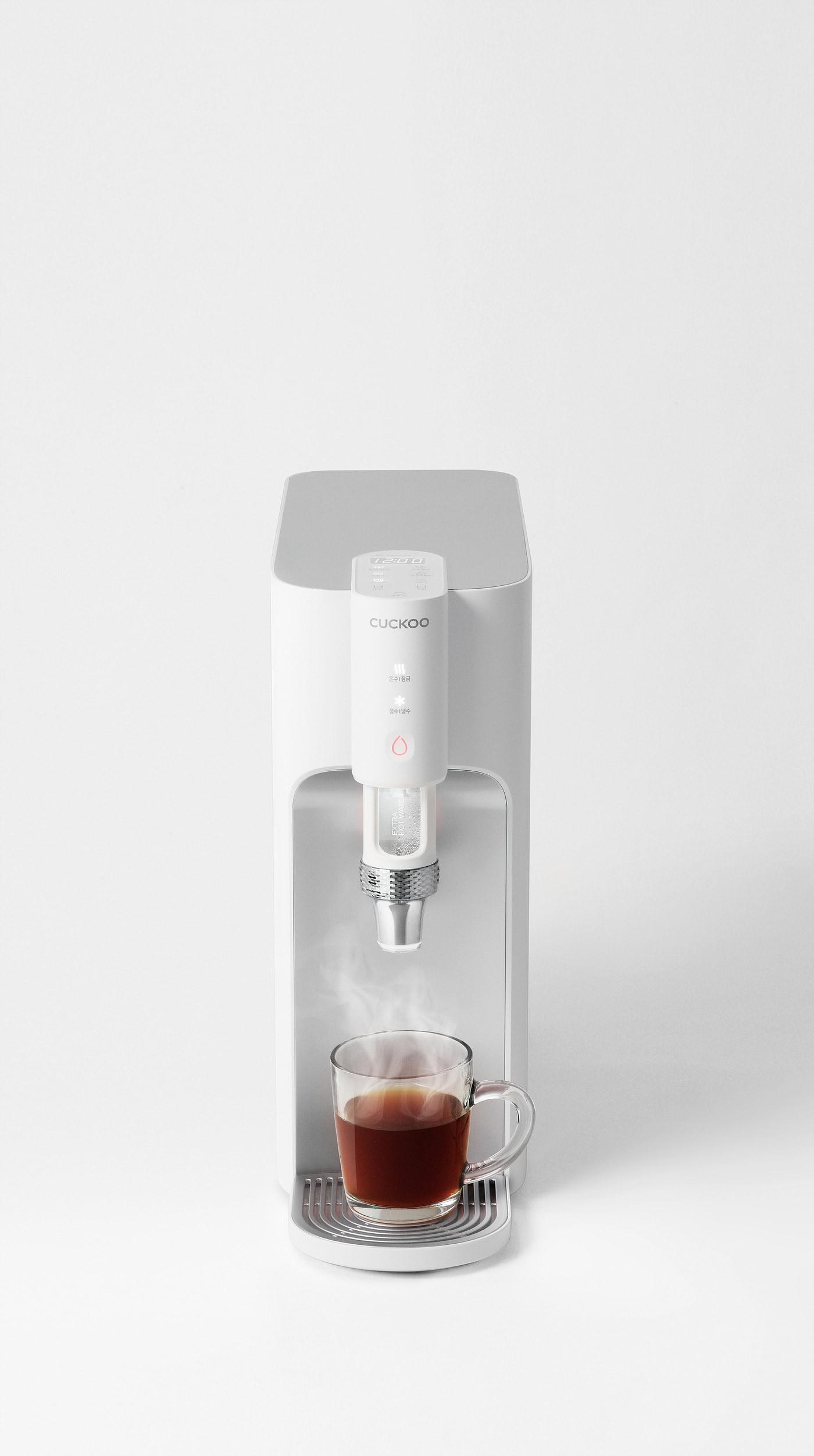 본문 이미지 - 쿠쿠홈시스 인앤아웃 100℃ 끓인 물 정수기. ⓒ 뉴스1