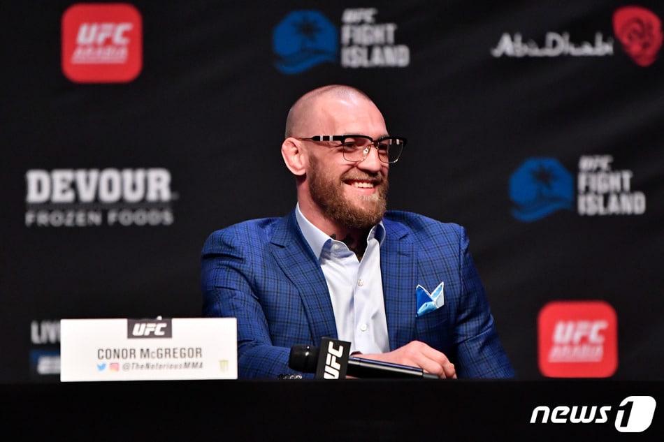 본문 이미지 - 복귀전을 펼칠 맥그리거가 기자회견에 임했다. (커넥티비티 제공)ⓒ 뉴스1