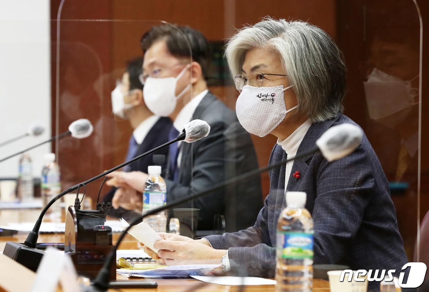 본문 이미지 - 강경화 외교부장관이 25일 오전 서울 종로구 도렴동 외교부 청사에서 열린 유엔 평화유지 장관회의 준비위원회 3차 회의에서 모두발언을 하고 있다. 2021.1.25/뉴스1 ⓒ News1 오대일 기자