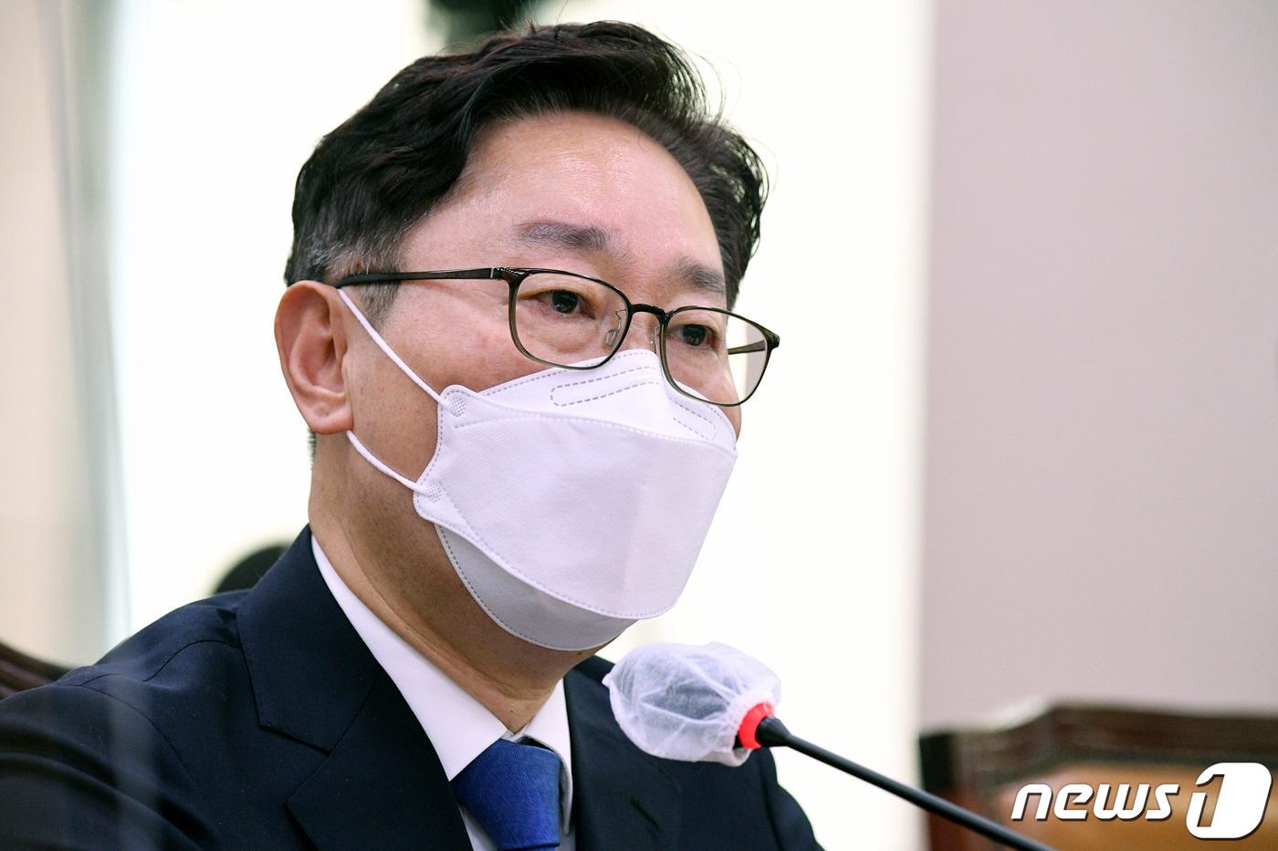 본문 이미지 - 박범계 법무부 장관 후보자가 25일 오전 서울 여의도 국회 법제사법위원회에서 열린 인사청문회에 출석해 청문위원 질의에 답변하고 있다. 2021.1.25/뉴스1 ⓒ News1 박세연 기자