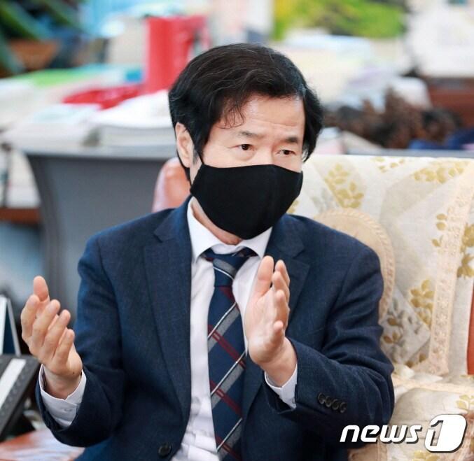 본문 이미지 - 김승환 전북교육감이 뉴스1과의 신년 인터뷰를 갖고 올해 교육정책에 대해 이야기하고 있다.(전북교육청 제공)ⓒ 뉴스1