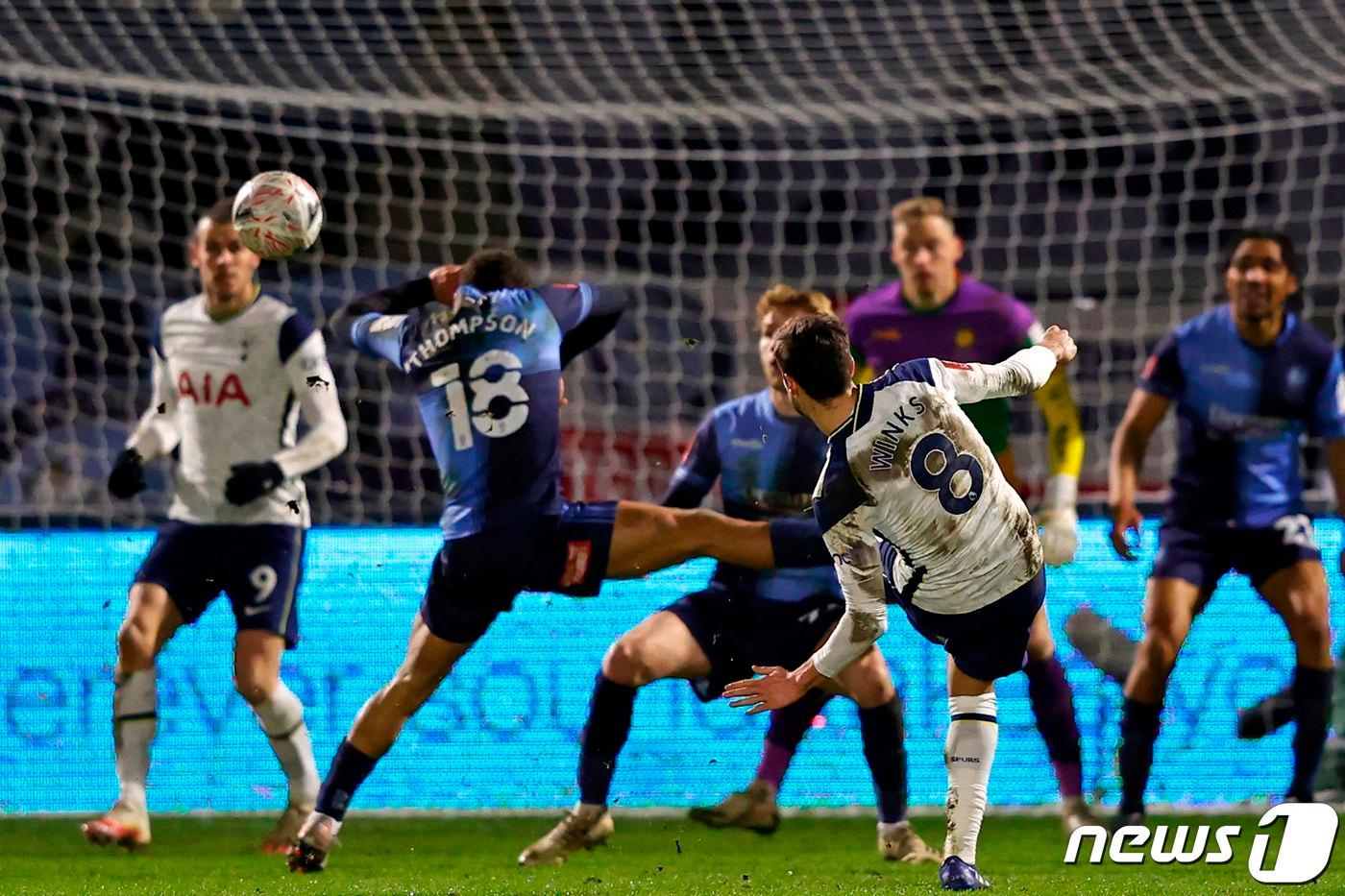토트넘이 고전 끝 2부 클럽 위컴을 꺾고 FA컵 16강에 올랐다. 윙크스의 결승골 장면. ⓒ AFP=뉴스1