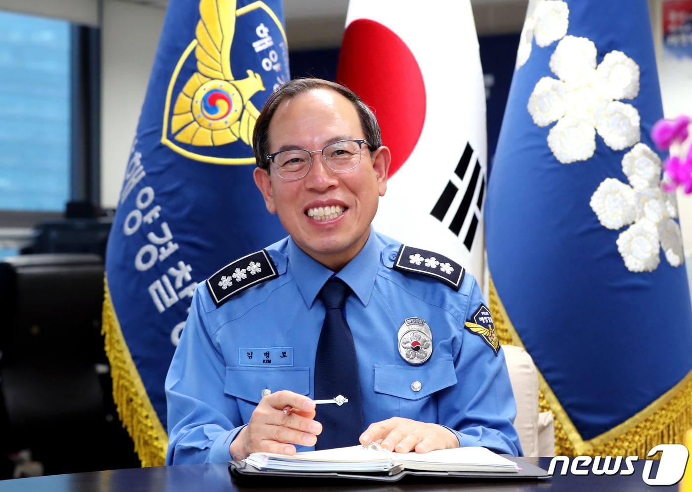 본문 이미지 - 김병로 중부지방해양경찰청장이 28일 인천시 연수구 중부지방해양경찰청에서 뉴스1과 인터뷰를 하고 있다.2021.1.28/뉴스1 ⓒ News1 정진욱 기자