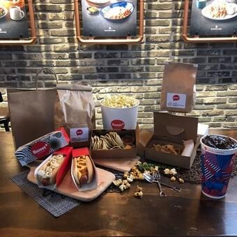 본문 이미지 - 롯데시네마 팝콘 딜리버리 서비스ⓒ 뉴스1