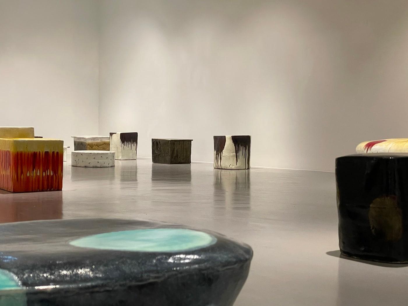 본문 이미지 - '이헌정의 도자, 만들지 않고 태어난' 전시 전경.(박여숙화랑 제공)ⓒ 뉴스1