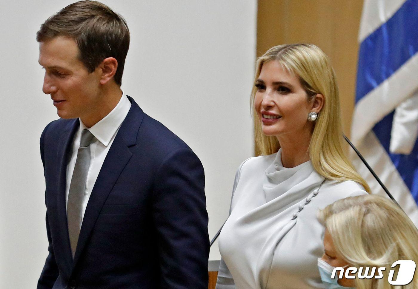 본문 이미지 - 도널드 트럼프 미국 대통령의 딸 이방카와 남편 재러드 쿠슈너. ⓒ AFP=뉴스1
