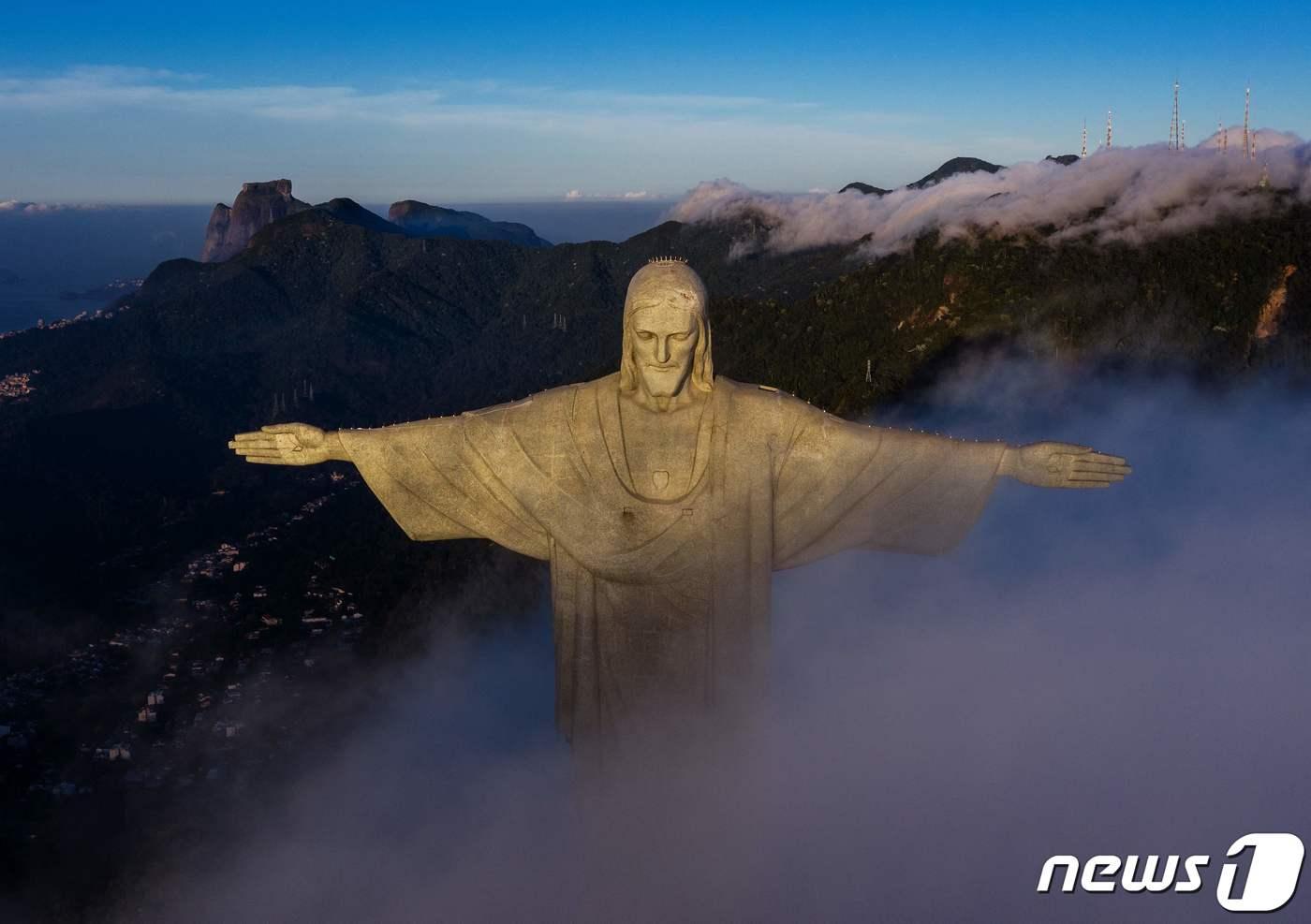 12일(현지시간) 리우데자네이루에서 예수상 건립 90주년을 맞아 행사가 진행됐다. 사진은 예수상의 모습. ⓒ AFP=뉴스1 ⓒ News1 금준혁 기자