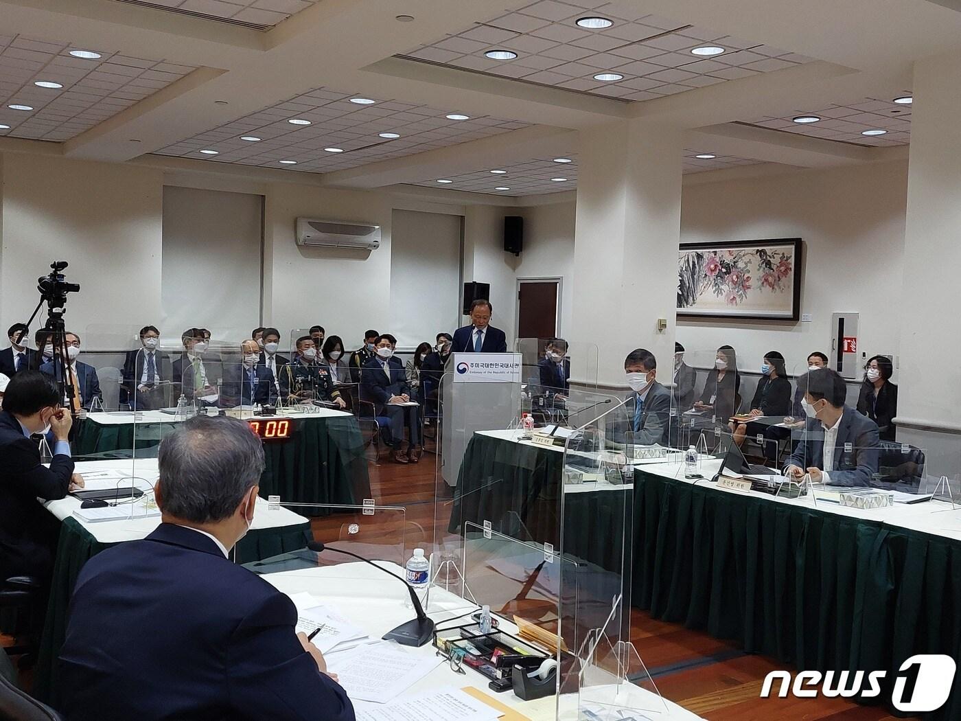 본문 이미지 - 국회 외교통일위원회는 13일(현지시간) 워싱턴DC에 있는 주미 한국대사관에서 국정감사를 하고 있다.ⓒ 뉴스1