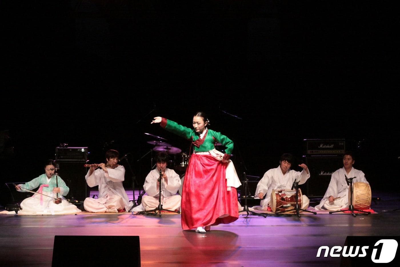 무형문하재 남해안별신굿 장면.(산청군 제공)ⓒ 뉴스1