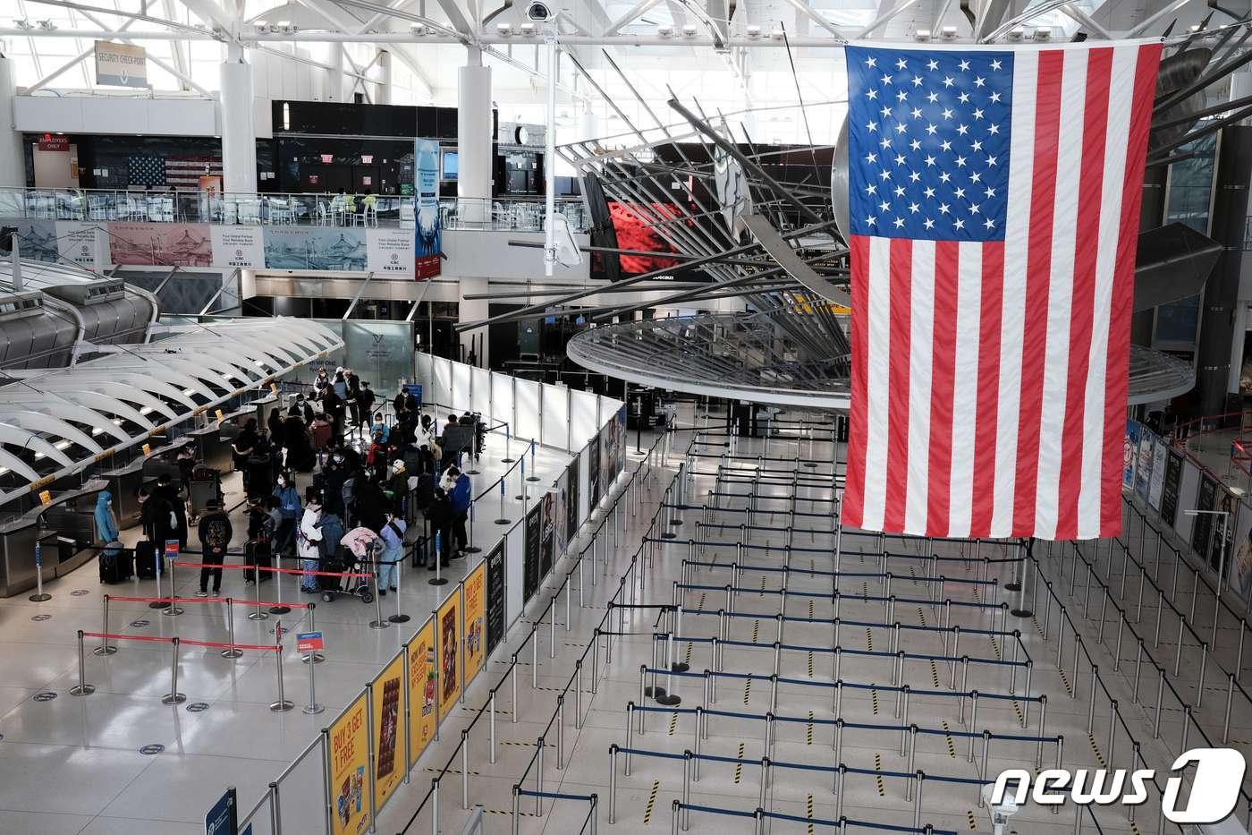 본문 이미지 - 미국 뉴욕주 소재 존 F. 캐네디 국제 공항 모습 2021.01.25 ⓒ AFP=뉴스1