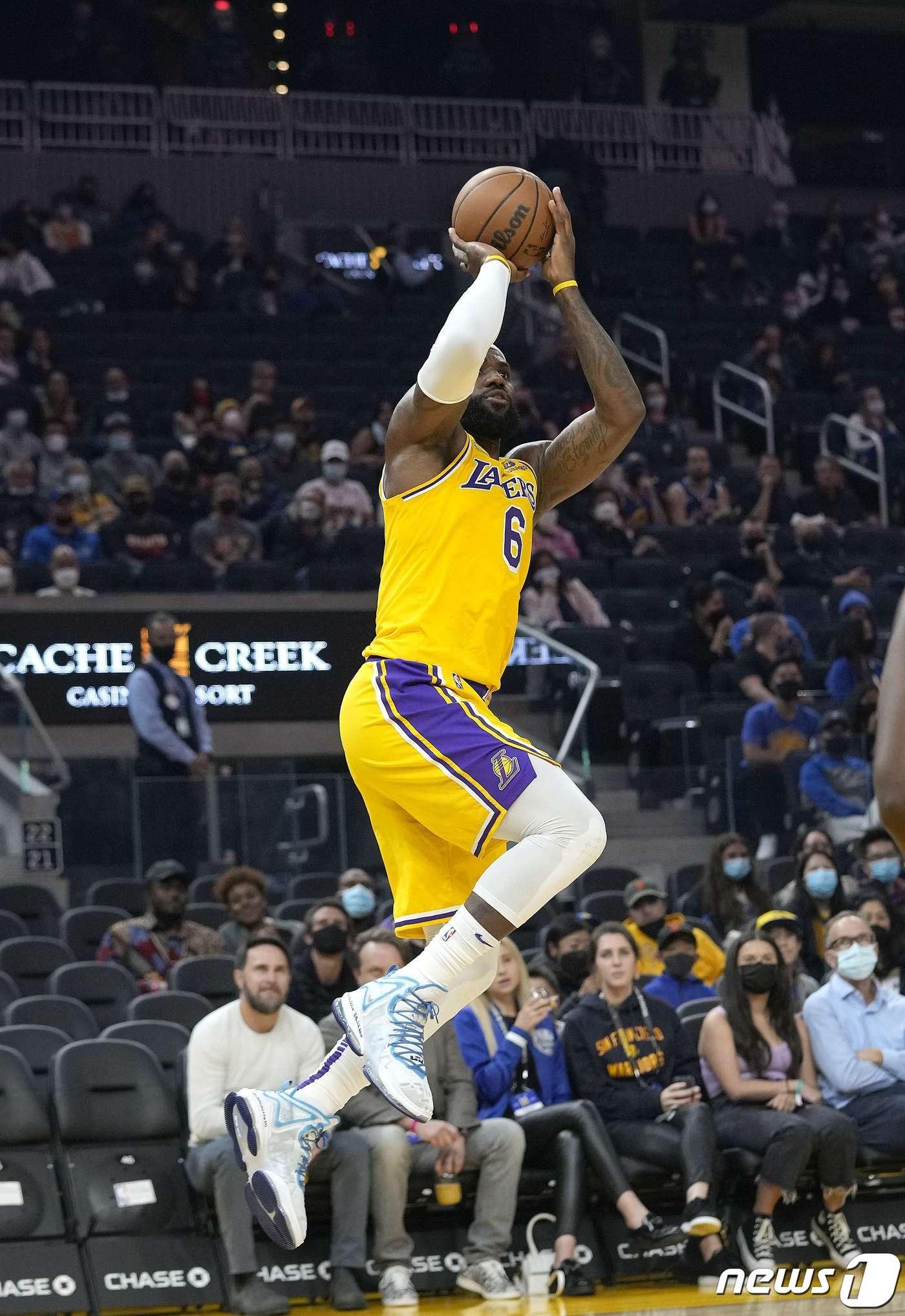 본문 이미지 - LA 레이커스 르브론 제임스. ⓒ AFP=뉴스1