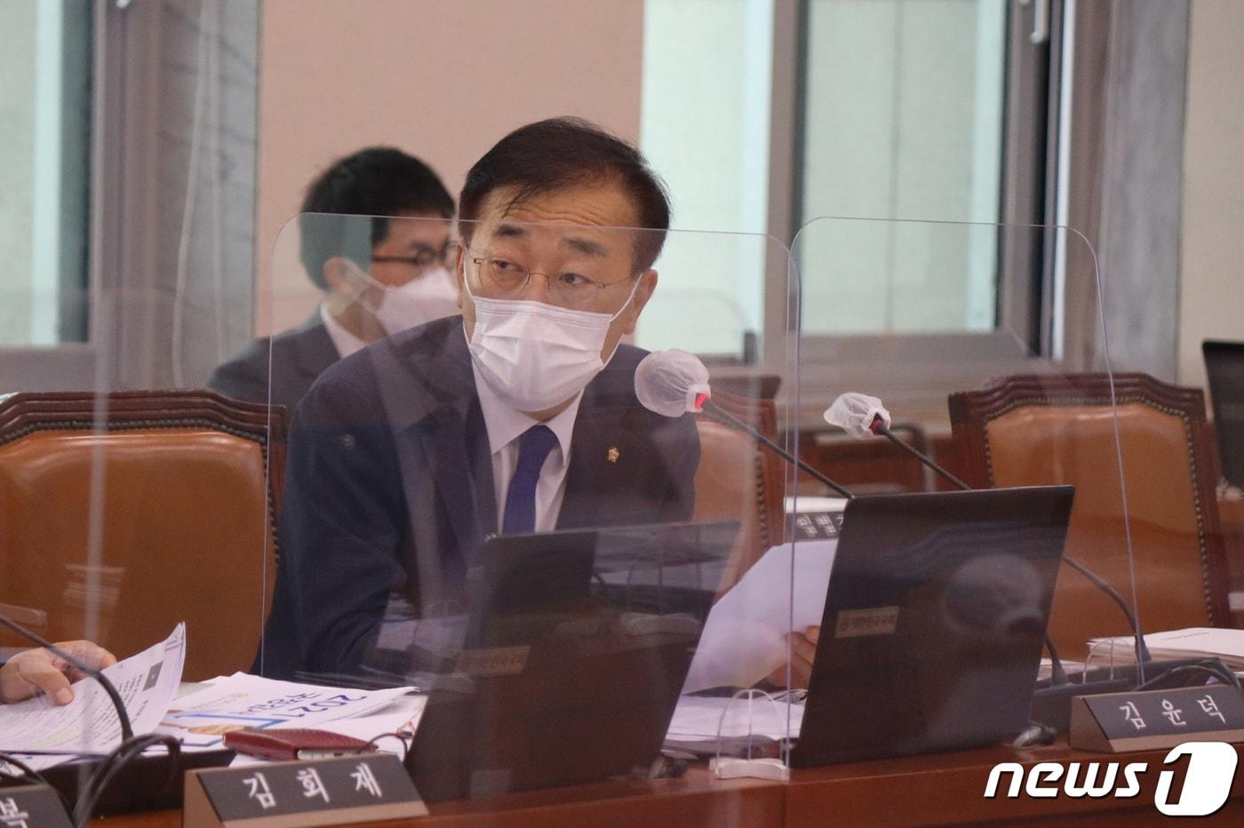 본문 이미지 - 2일 김윤덕 더불어민주당 국회의원이 국토부장관 후보자 인사청문회에서 질의를 하고 있다.2022.5.2/뉴스1