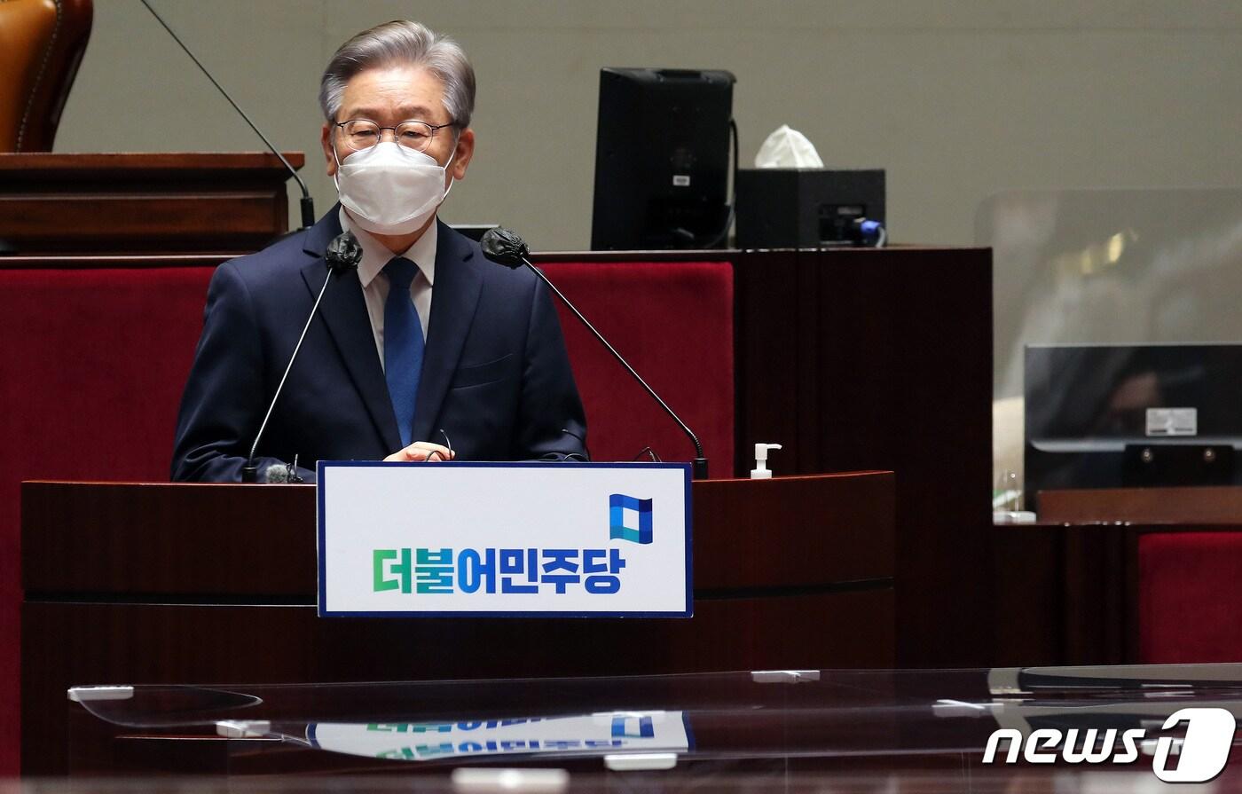 이재명 대선 후보가 15일 오전 서울 여의도 국회 예결위회의장에서 열린 더불어민주당 의원총회에서 발언하고 있다./뉴스1 ⓒ News1 이동해 기자