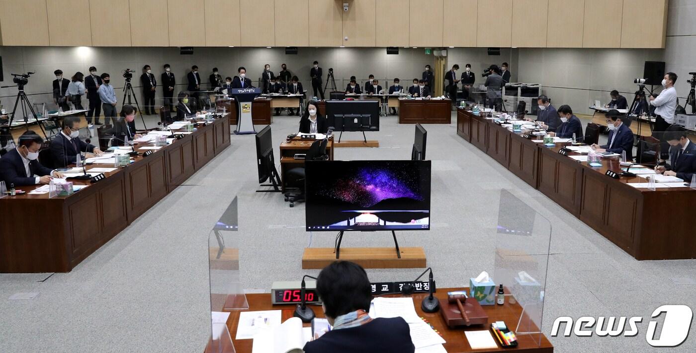 본문 이미지 - 15일 전남도청 왕인실에서 국회 행정안전위원회의 전남도에 대한 국정감사가 진행되고 있다.(전남도 제공) 2021.10.15/뉴스1 ⓒ News1 