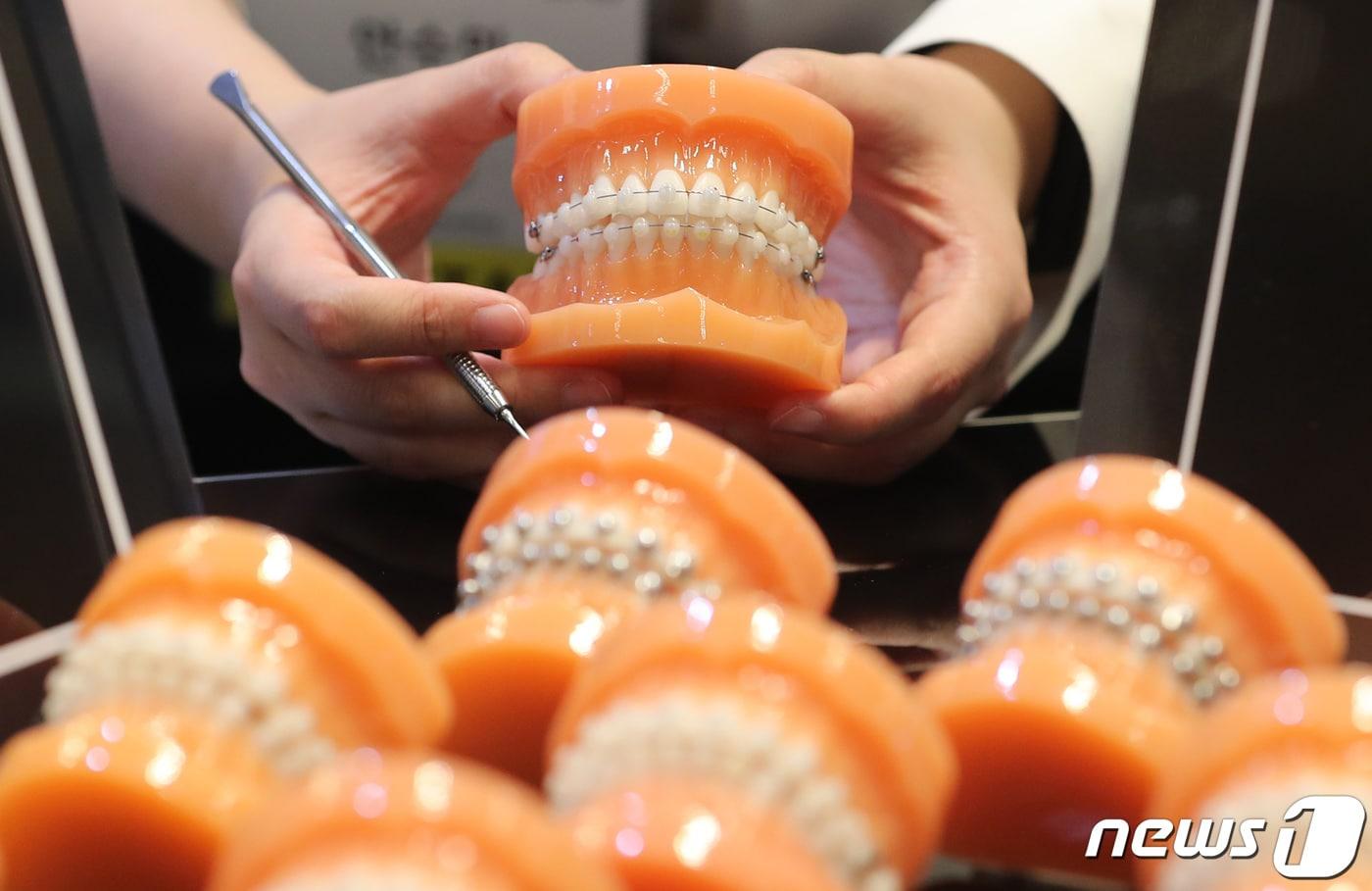 본문 이미지 - 틀니. 기사 내용과 무관. 2021.10.15/뉴스1 ⓒ News1 이성철 기자