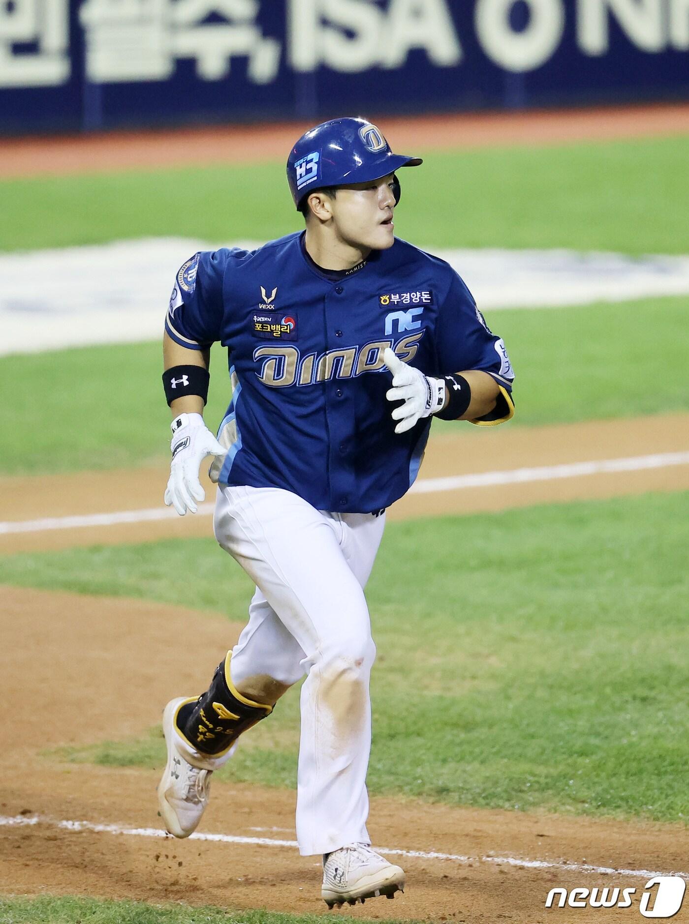 본문 이미지 - SSG 랜더스로 이적한 외야수 강진성. /뉴스1 DB ⓒ News1 조태형 기자