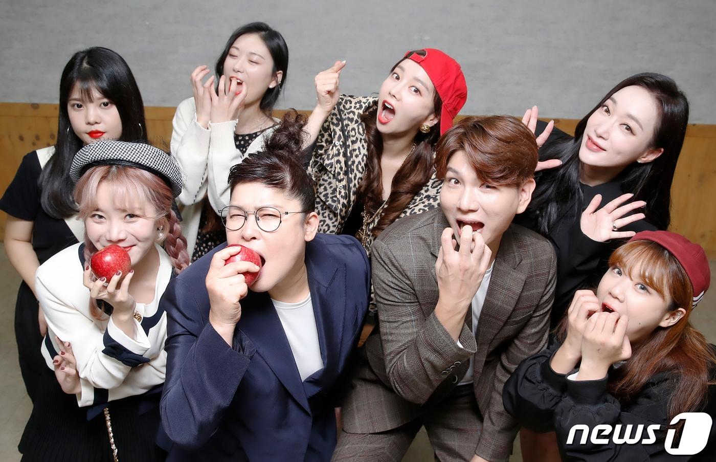 서울 강서구 한 식당, '돈쭐내러 왔습니다' 먹갱(왼쪽부터), 나름, 아미, 이영자, 쏘영, 제이쓴, 김동은, 만리 인터뷰. ⓒ News1 권현진 기자