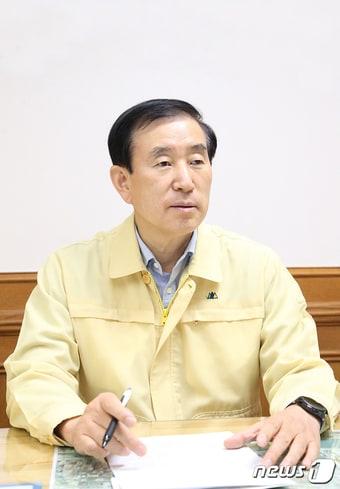 본문 이미지 - 18일 조길형 충북 충주시장이 일부 단체가 추진하는 충북선고속화사업 선형 개선 요구를 수용할 수 없다는 단호한 입장을 밝혔다. 사진은 조 시장.(충주시 제공)2021.10.18/ⓒ 뉴스1