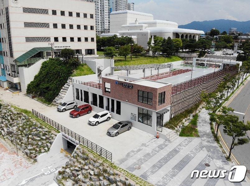 본문 이미지 - 강원 춘천문화예술회관 공영주차장.(춘천시 제공) 2021.10.18/뉴스1