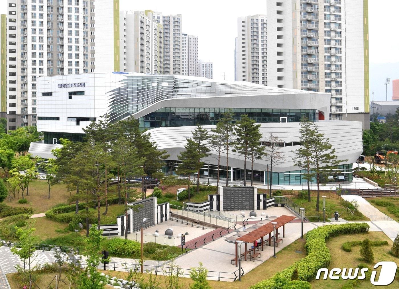 본문 이미지 - 하남시 미사도서관 전경.(하남시 제공) ⓒ News1  