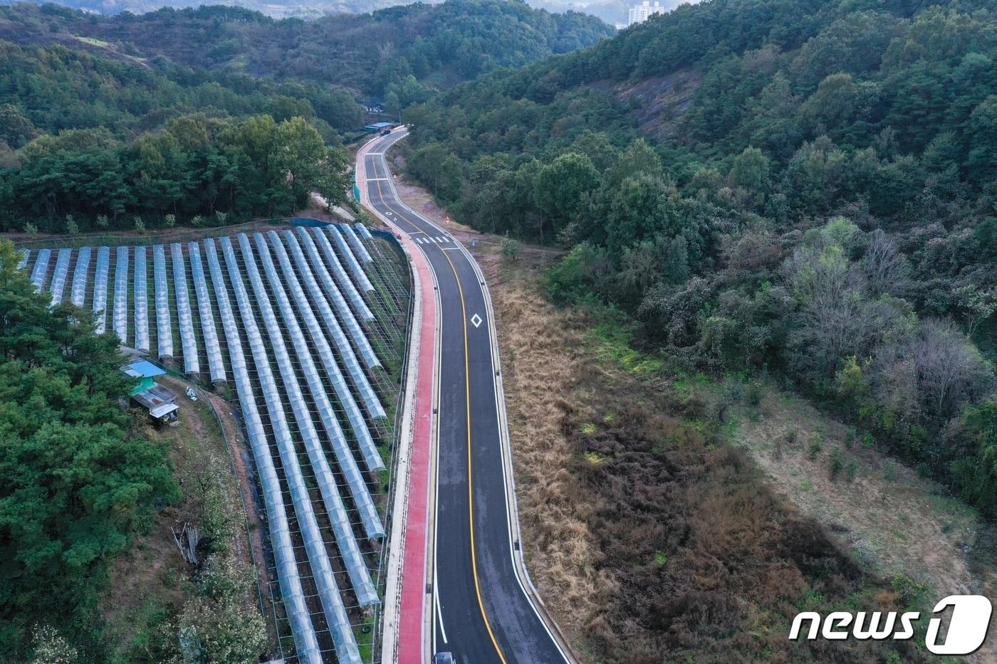 본문 이미지 - 영동읍 동정리~설계리를 잇는 군도가 개통됐다. (영동군 제공)ⓒ 뉴스1