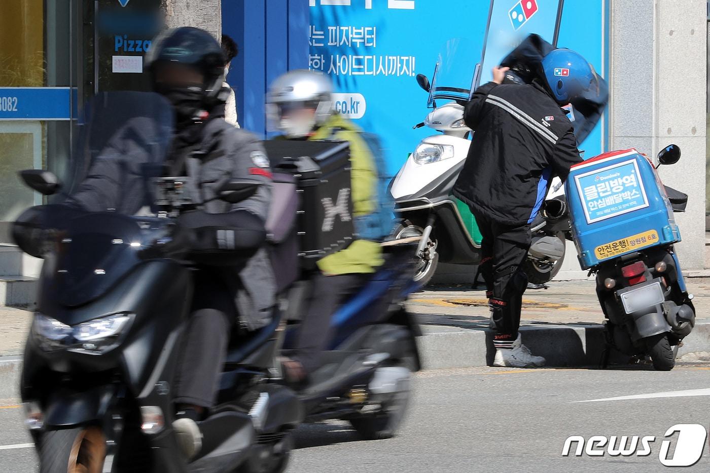배달기사들 (자료사진) 2021.10.20/뉴스1 ⓒ News1 