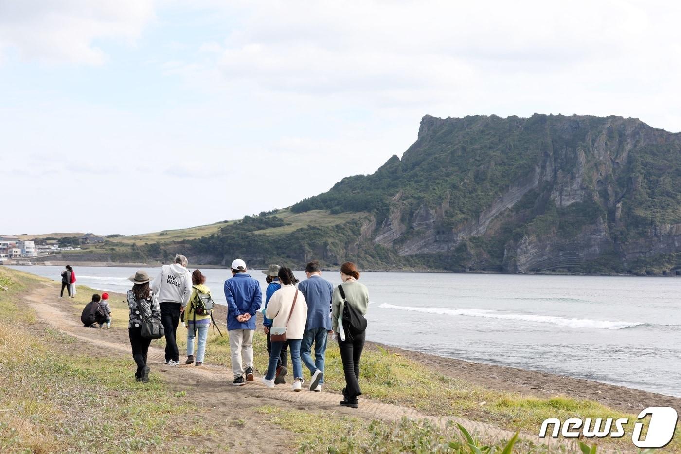 본문 이미지 - 제주 서귀포시 성산읍 성산일출봉 인근 제주올레 1코스(뉴스1DB)ⓒ News1 고동명 기자