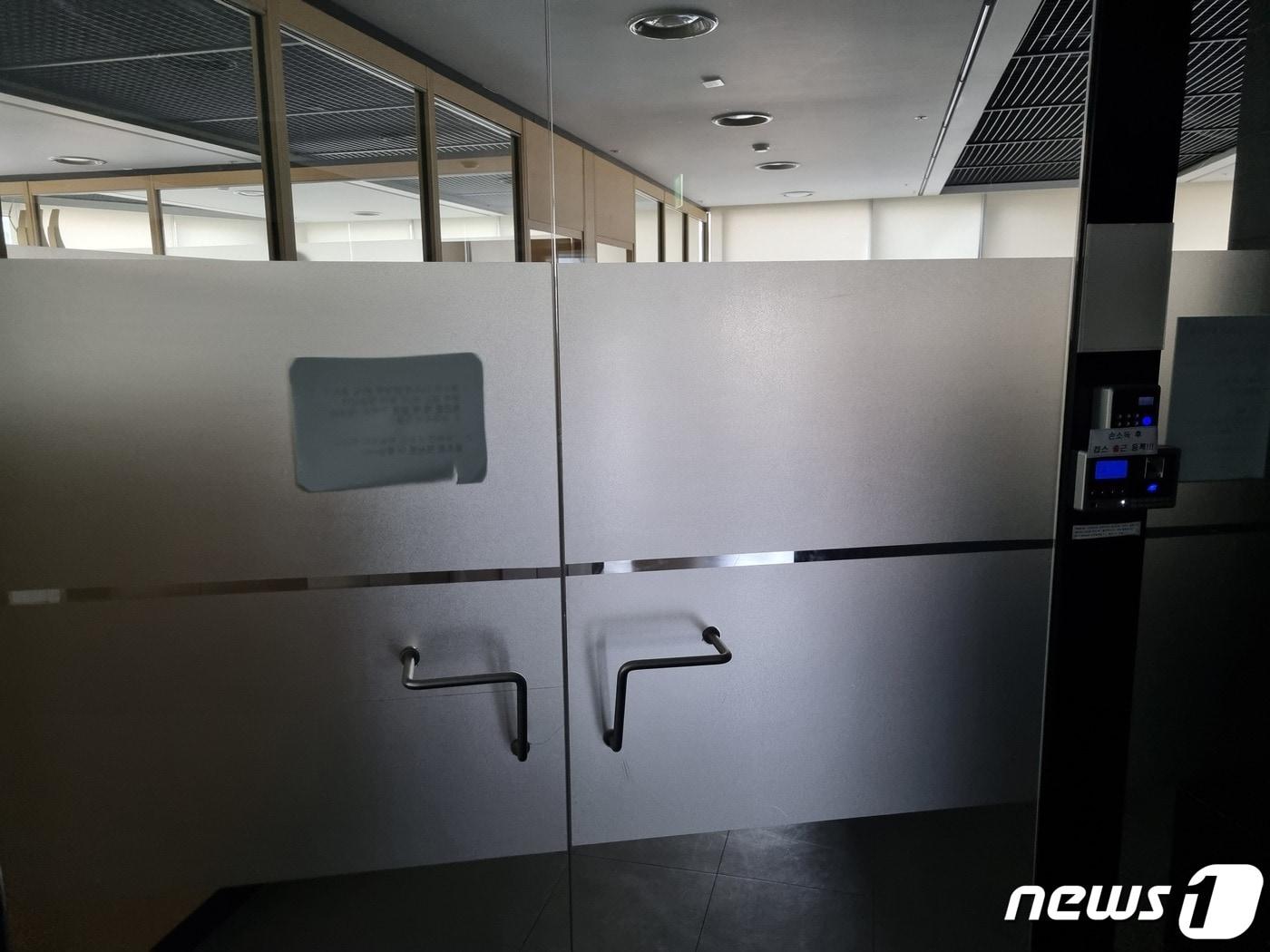 본문 이미지 - 생수병 사망 사건이 일어난 서울 서초구 양재동 풍력발전회사. ⓒ 뉴스1 구진욱 기자