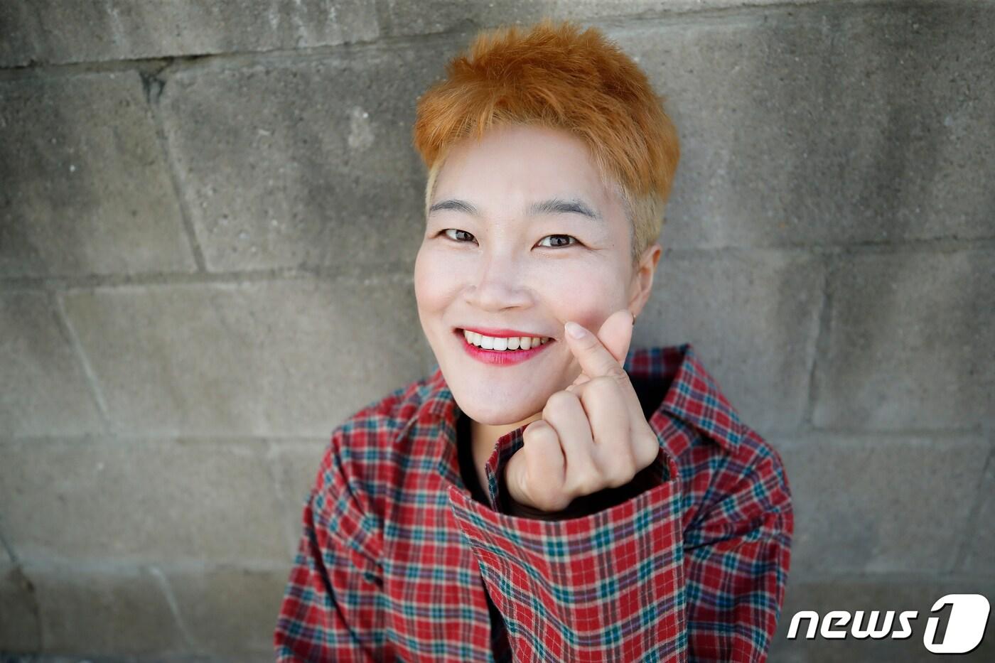 개그우먼 김혜선이 22일 서울 상암동 인근에서 열린 뉴스1과의 인터뷰에 앞서 포즈를 취하고 있다. 2021.10.22/뉴스1 ⓒ News1 권현진 기자