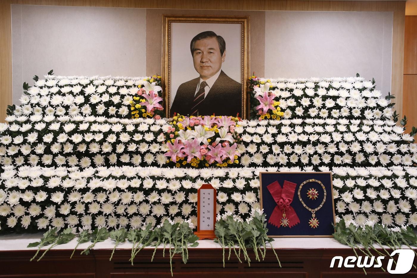 본문 이미지 - 27일 오전 서울 종로구 서울대학교병원 장례식장에 노태우 전 대통령의 빈소가 마련돼 있다. 2021.10.27/뉴스1 ⓒ News1 사진공동취재단