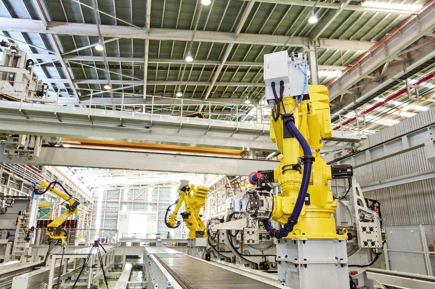 본문 이미지 - 삼성엔지니어링의 철골 제작 자동화 로봇. 삼성엔지니어링 제공. /뉴스1