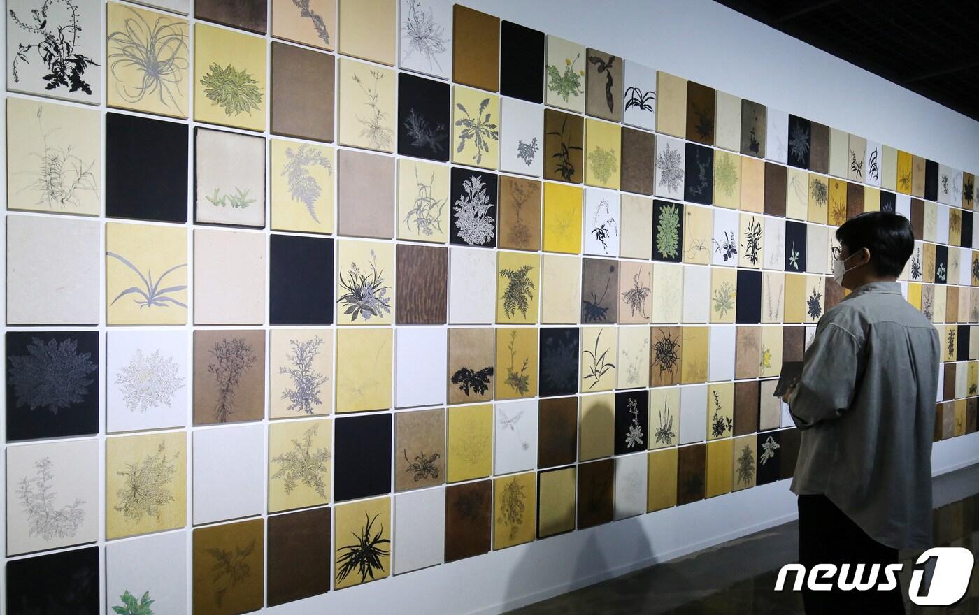 본문 이미지 - 지난 10월28일 대전테미예술창작센터에서 8기 입주예술가의 작품 활동 결과를 선보이는 ‘2021 결과보고전’이 개최되고 있다. 2021.10.28/뉴스1 ⓒ News1 김기태 기자
