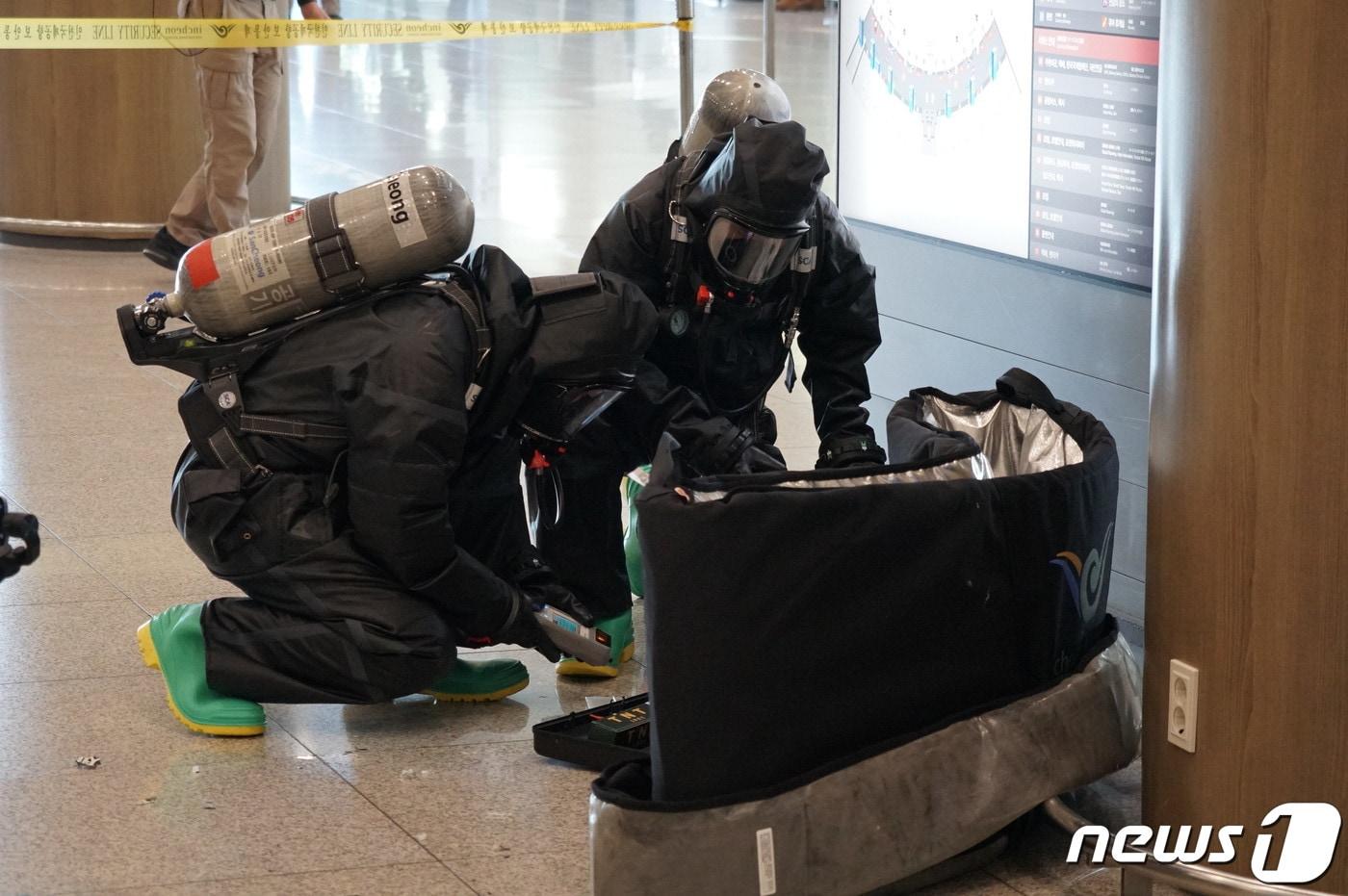 지난 2021년 10월28일 인천공항 제1여객터미널에서 실시한 ‘유관기관 합동 대테러 훈련’. (인천공항공사 제공) 2021.10.29/뉴스1
