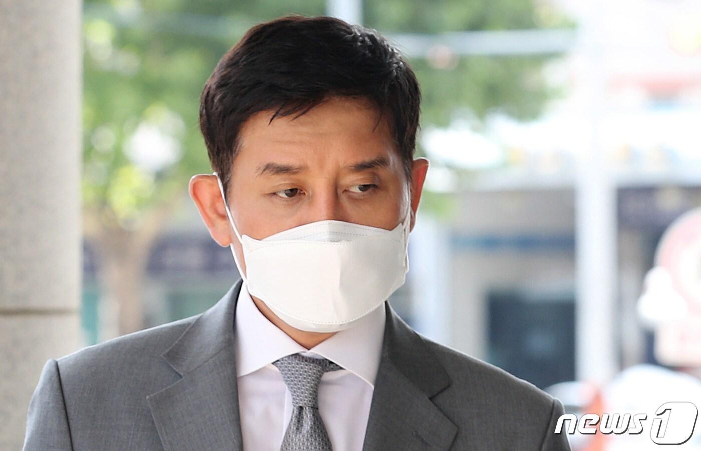 본문 이미지 - '라임자산운용 사태' 김봉현 전 스타모빌리티 회장. 2021.10.5/뉴스1 ⓒ News1 임세영 기자
