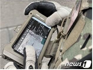 본문 이미지 - 미군이 사용 중인 갤럭시 S20 택티컬 에디션 ⓒ 김진표 의원실