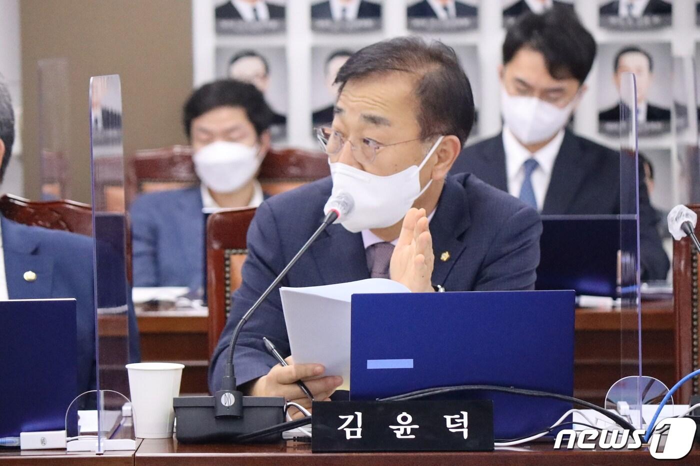 본문 이미지 - 6일 김윤덕 더불어민주당 국회의원이 국토교통부 국정감사에서 질의를 하고 있다.(의원실제공)2021.10.6/뉴스1
