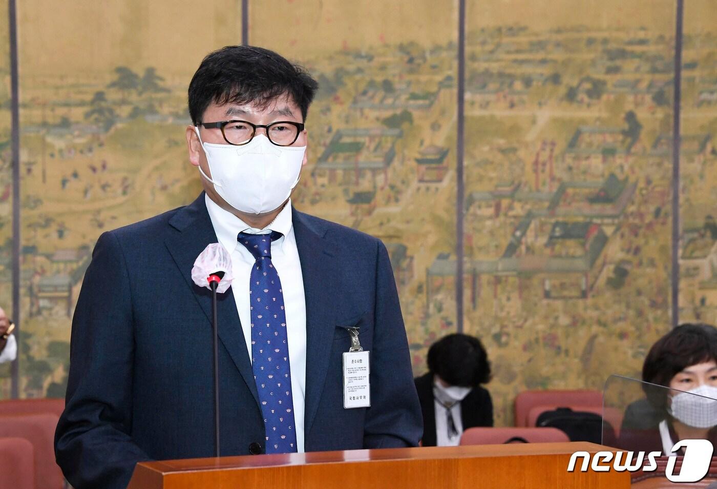 본문 이미지 - 민병찬 국립중앙박물관장이 7일 서울 여의도 국회에서 열린 2021 문화체육관광위원회 국정감사에서 업무보고를 하고 있다. 2021.10.7/뉴스1 ⓒ News1 이동해 기자
