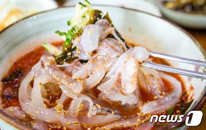 한치물회, 부드럽고 쫄깃한 식감…남녀노소 