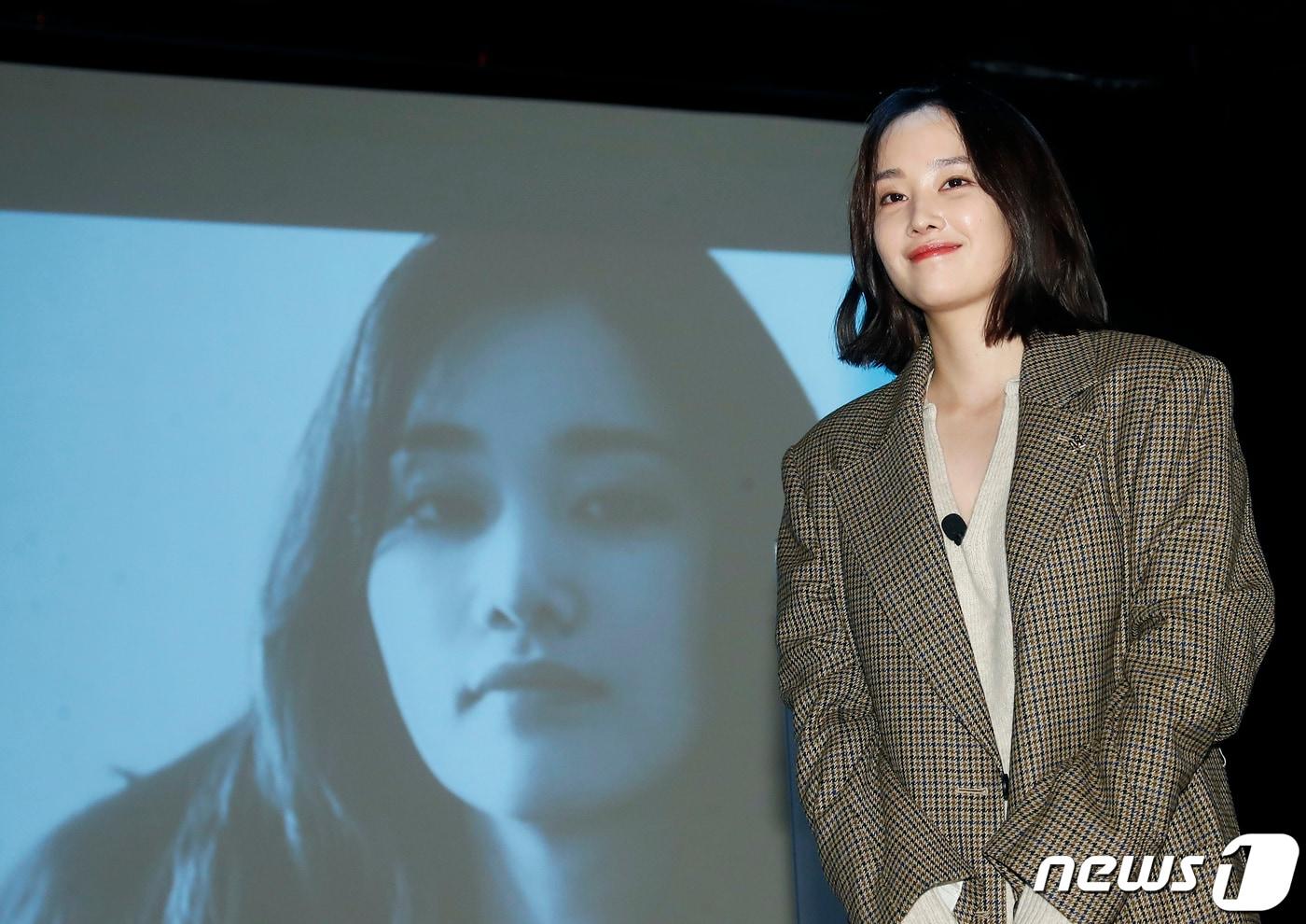 배우 전종서가 8일 오후 부산 해운대구 우동 KNN시어터에서 열린 ‘제26회 부산국제영화제 액터스 하우스에 참석해 포즈를 취하고 있다. 2021.10.8/뉴스1 ⓒ News1 권현진 기자