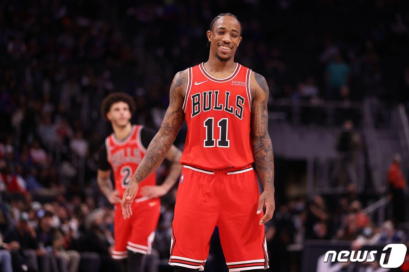 본문 이미지 - 시카고 불스 초반 돌풍을 이끄는 더마 드로잔. ⓒ AFP=뉴스1