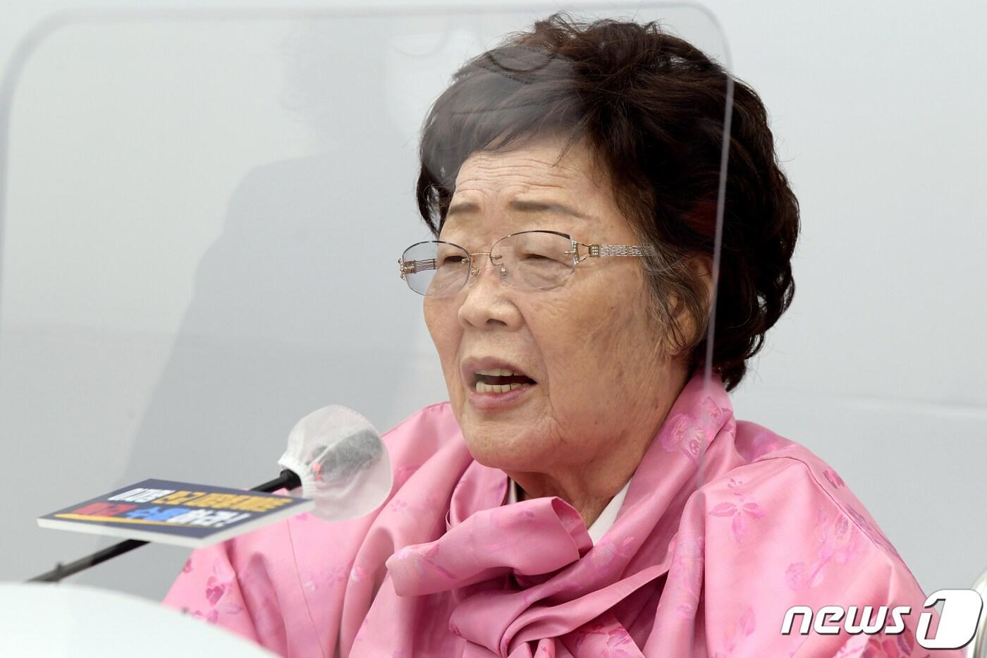 본문 이미지 - 일본군 위안부 피해자 이용수 할머니가 1일 오후 서울 여의도 국회를 찾아 김기현 국민의힘 원내대표와의 면담에서 인사말을 하고 있다. 2021.11.1/뉴스1 ⓒ News1 오대일 기자