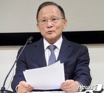 본문 이미지 - 이수혁 주미대사가 9일(현지시간) 워싱턴DC 한국문화원에서 특파원들과 간담회를 갖고 있다. ⓒ 뉴스1