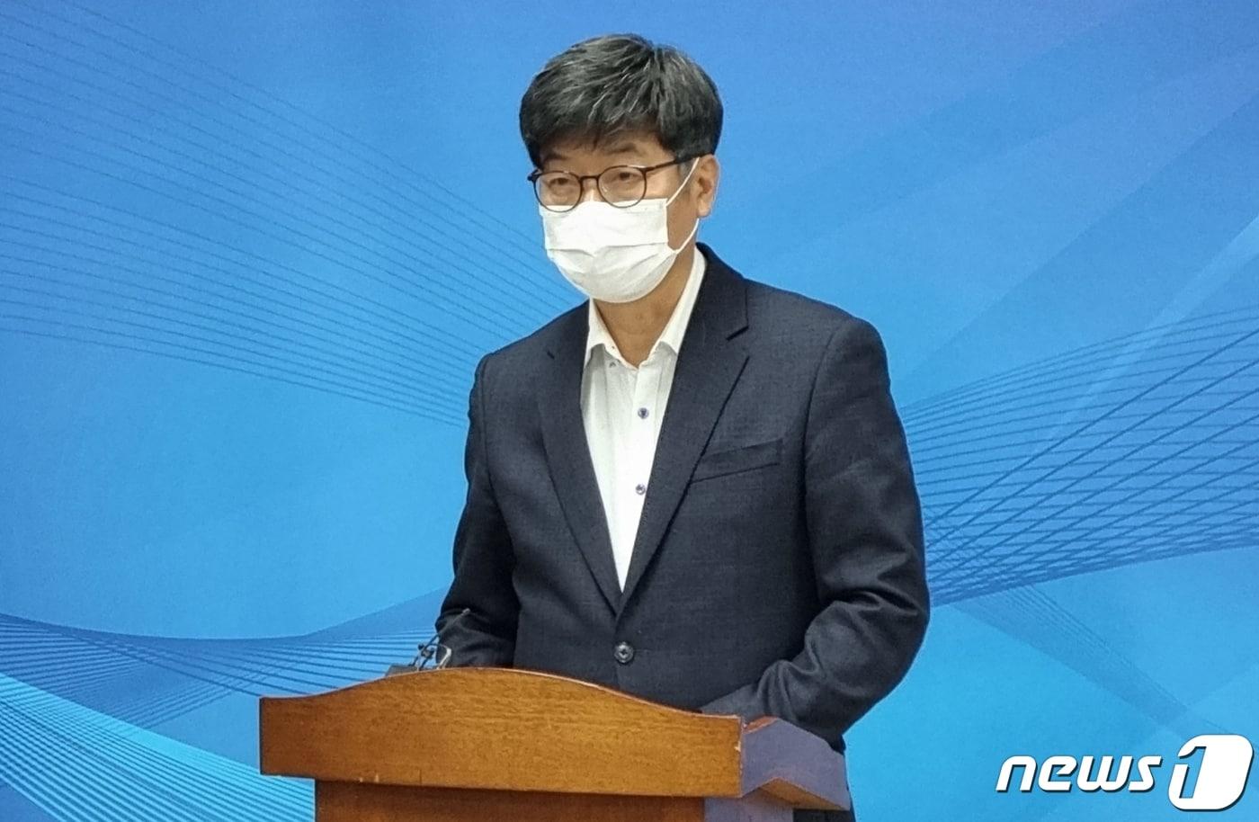 본문 이미지 - 10일 오전 이종수 충북교육청 기획국장이 2022학년도 충북교육청 예산안에 대해 설명하고 있다.ⓒ 뉴스1