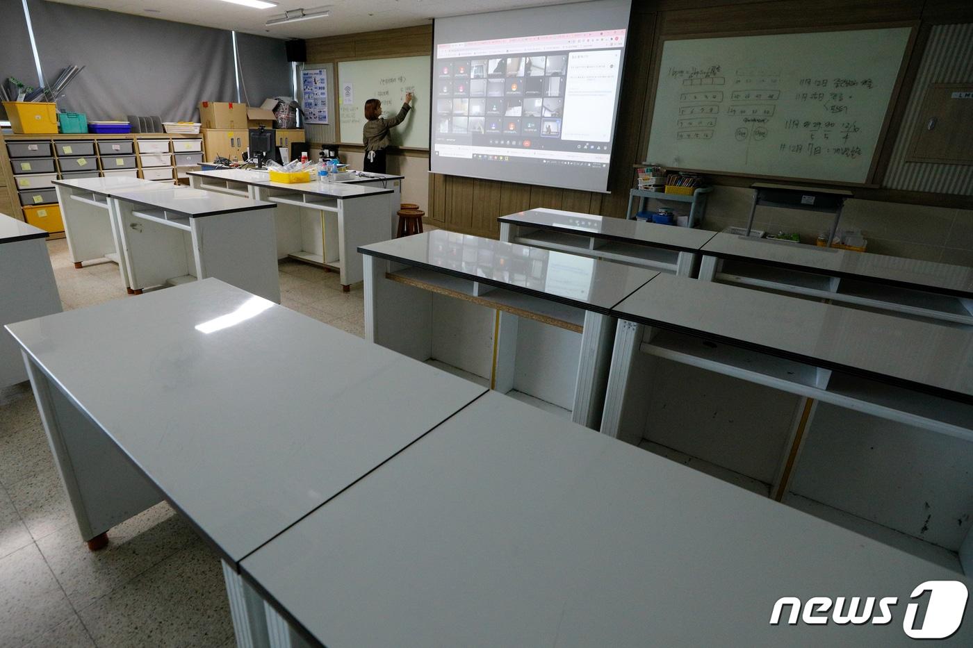 원격 수업을 하고 있는 교사. (사진은 기사 내용과 무관함) / 뉴스1 ⓒ News1 안은나 기자