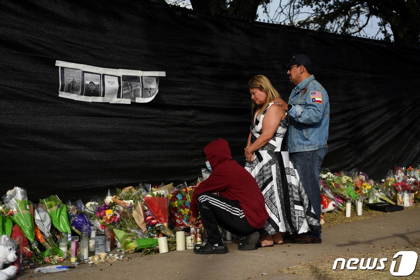 지난 5일 발생한 텍사스 아스트로월드 페스티벌 압사 사고 희생자들을 위해 마련된 임시 추모비. ⓒ 로이터=뉴스1 ⓒ News1 최서윤 기자