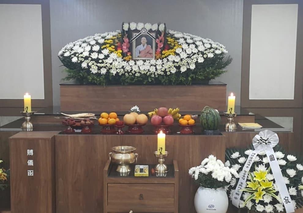 본문 이미지 - 고(故) 덕원스님 영정 / 한지일 제공 ⓒ 뉴스1