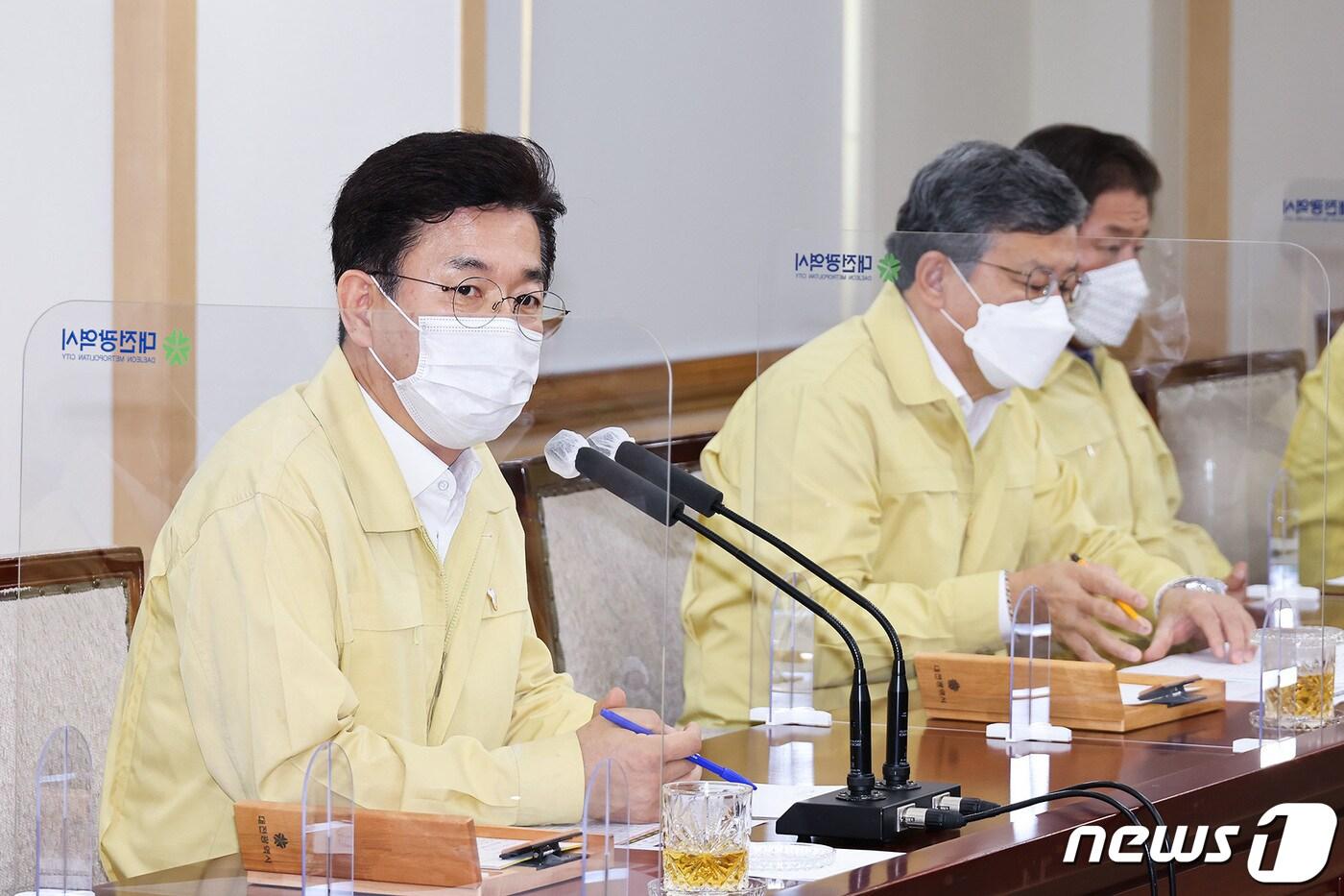 본문 이미지 - 허태정 대전시장이 12일 시청 중회의실에서 조직문화 개선을 위한 대책회의를 주재하고 있다. (대전시 제공) ⓒ뉴스1